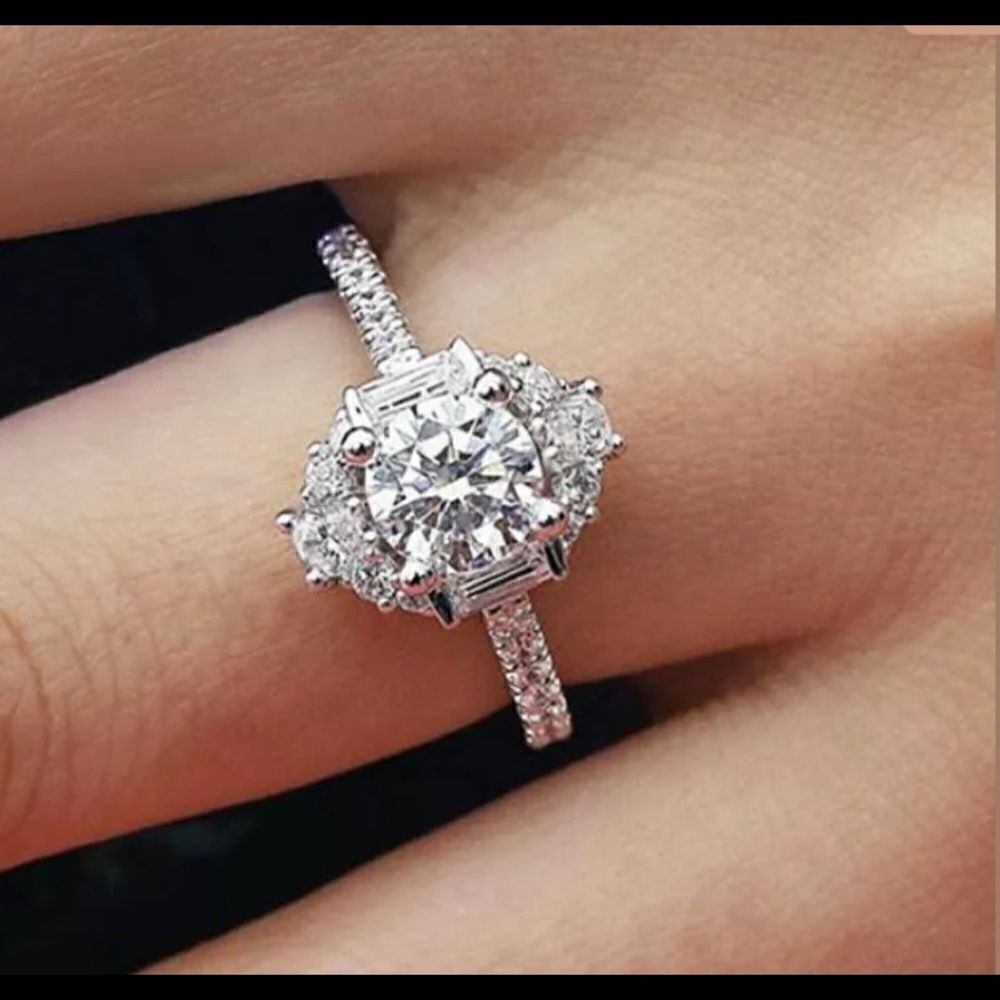 Beautiful Silver CZ Diamond Ring - Picture 5 of 7